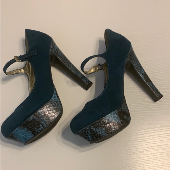 GUESS Mary Jane Pumps - Picture 3 of 7